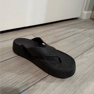 Black platform Women's Flip Flops